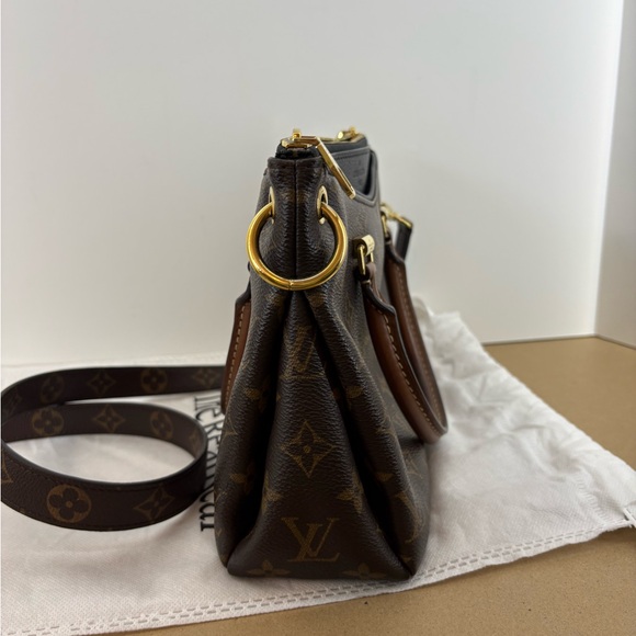 Louis Vuitton Paris, Brown Purse, Excelent Condition, Comes with Strap - Picture 6 of 15